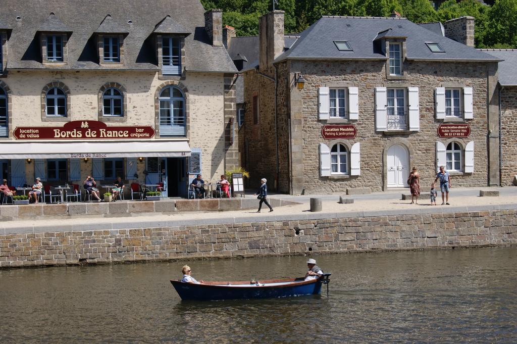 디난 Au Fil De L'Eau - Le Bord De Rance 아파트 객실 사진